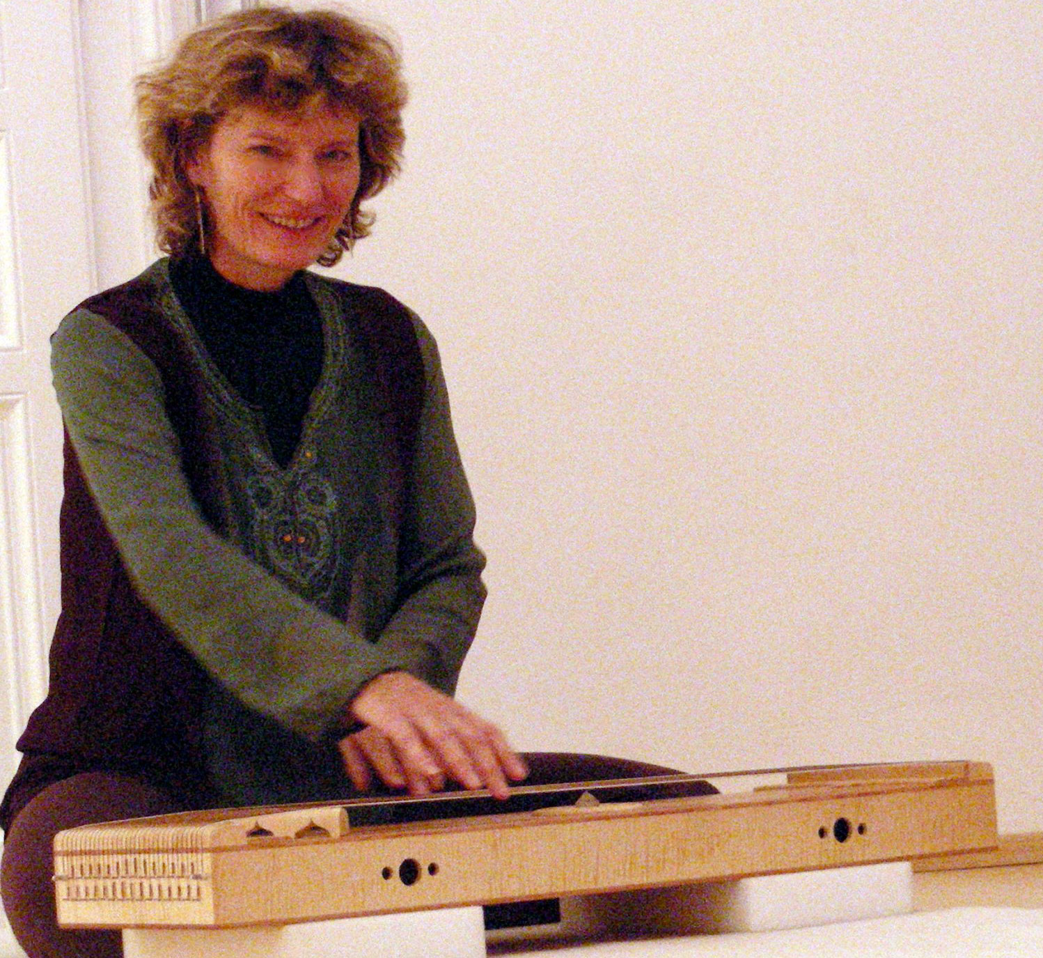 2Yoga7 Erika Erber mit Monochord